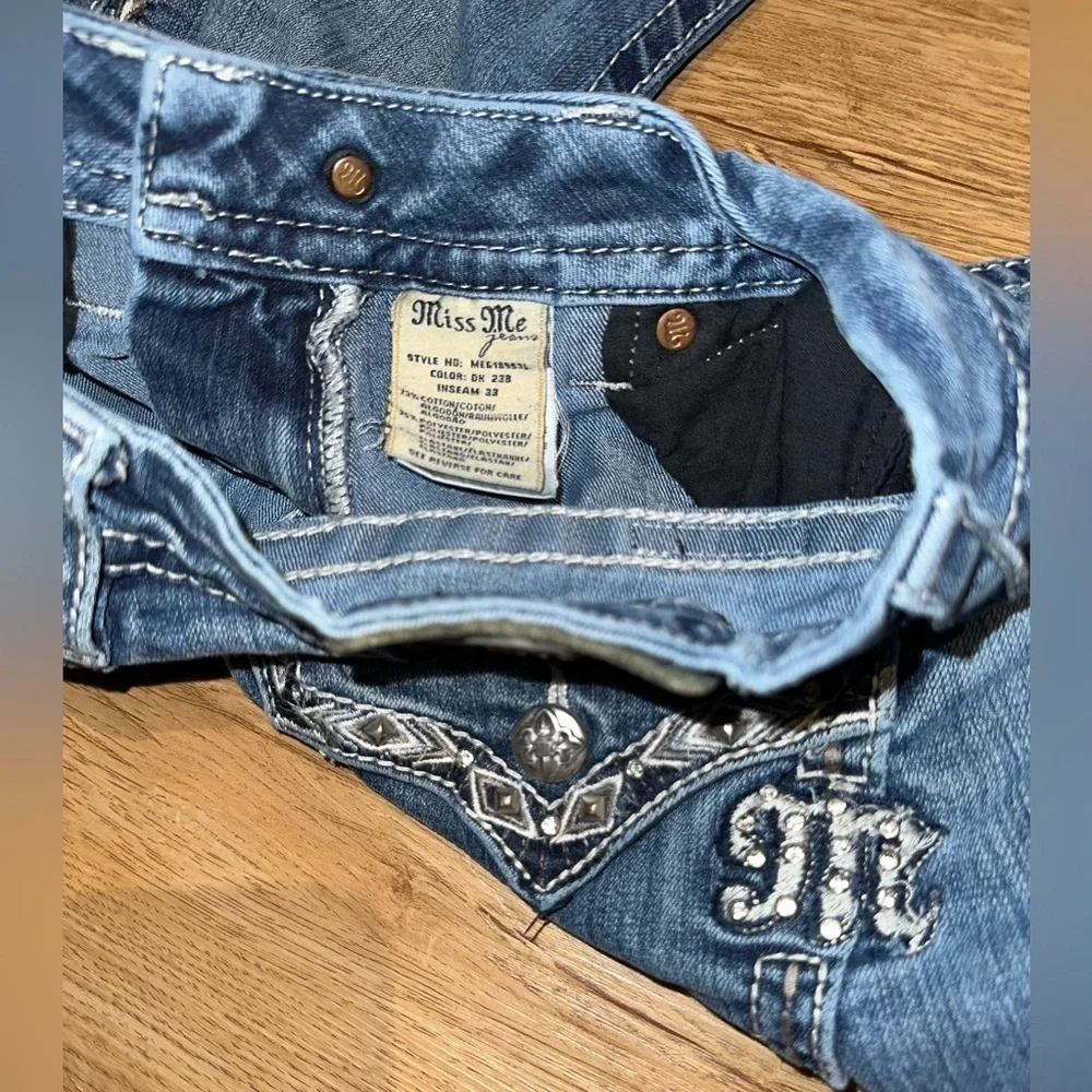 Miss Me Size 28 Mid-Rise Skinny Designed in USA Jeans Bold Threads & Accents
